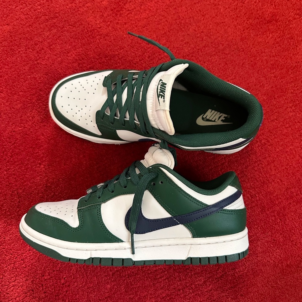 Nike Dunk Low in George Green/ Midnight Navy. EUC. W8. EU39.